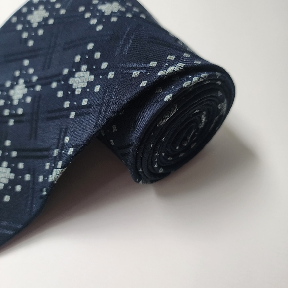 Vintage Giorgio Armani Cravatte Blue 100% Silk Tie Made In Italy EUC - Picture 2 of 9